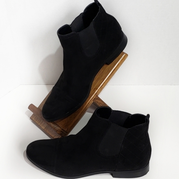 Unisa Shoes - UNISA | Tayes Chelsea Black Booties [9 1/2]